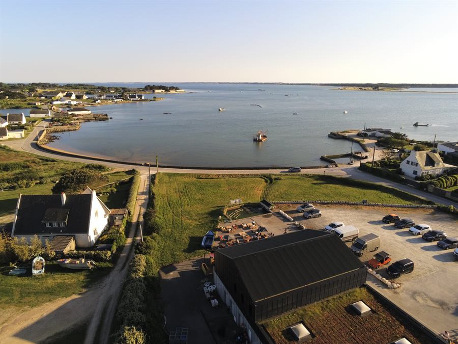 Parcs à huîtres de la famille Guézel dans la baie
